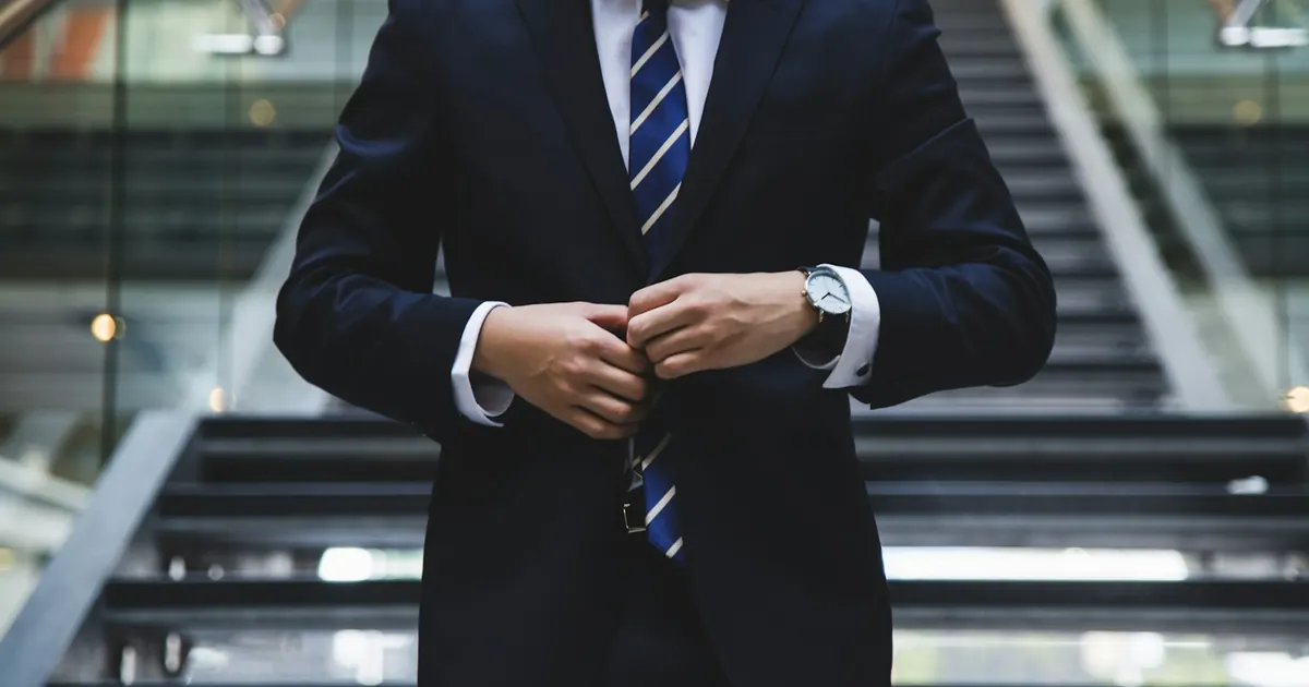 Équipe en atelier évaluant des cas d’usage blockchain pour une entreprise
