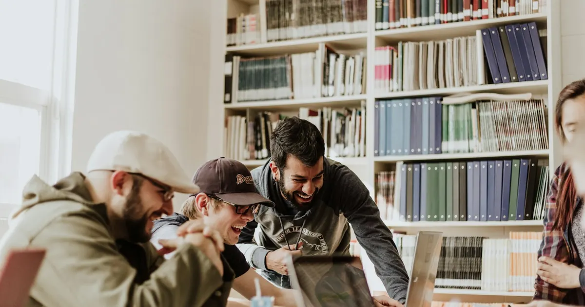 Étudiants participant à un module de formation sur la blockchain